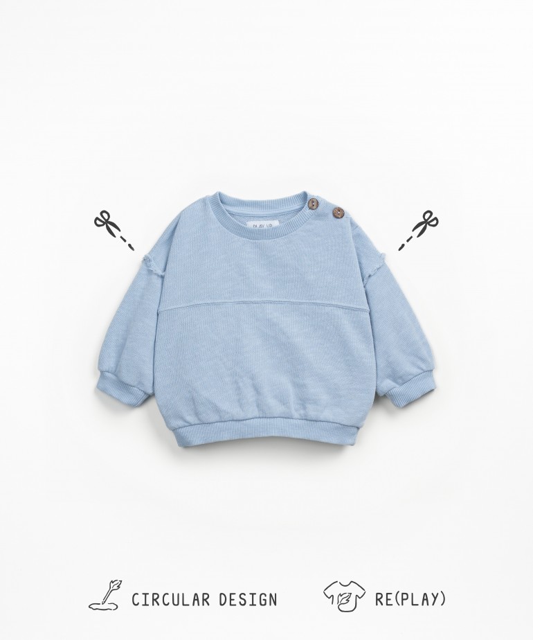Oversized sweatshirt with organic cotton and decorative buttons