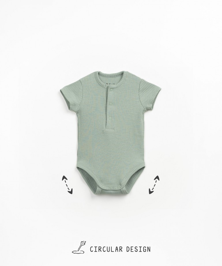 Organic cotton jersey bodysuit with coconut buttons