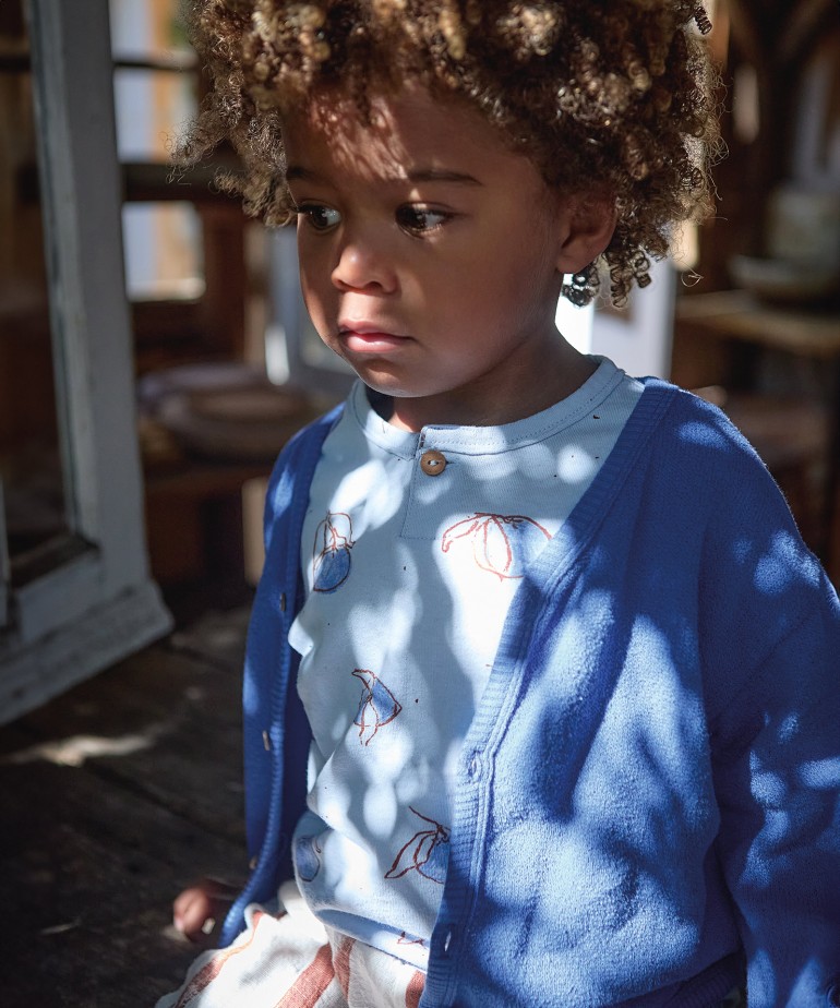 Knit cardigan with Re(Play) yarn