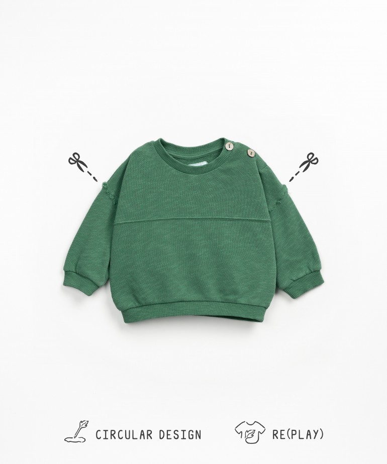 Oversized sweatshirt with organic cotton and decorative buttons