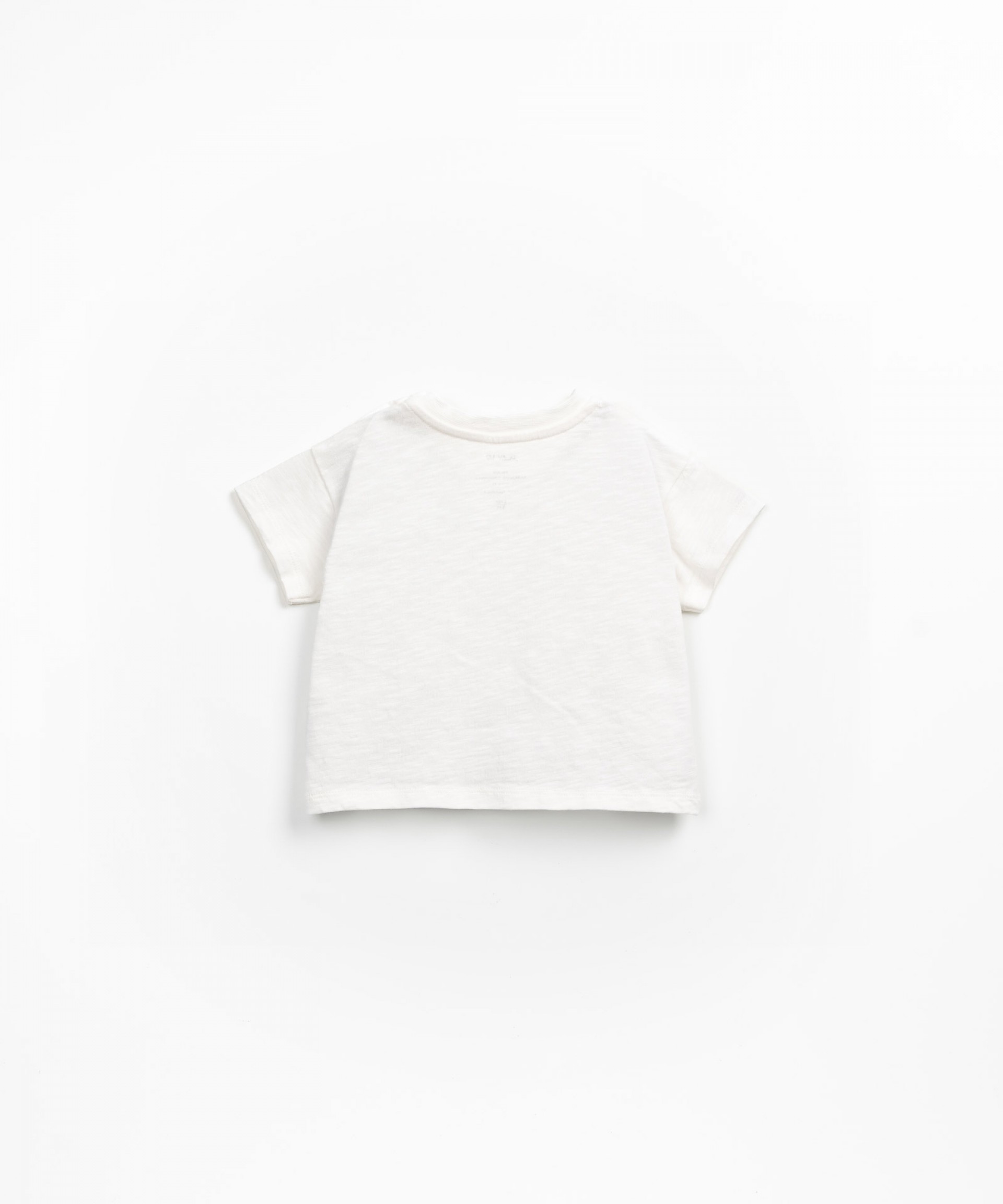 Organic cotton t-shirt with front design