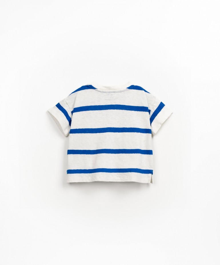 T-shirt com padro de riscas