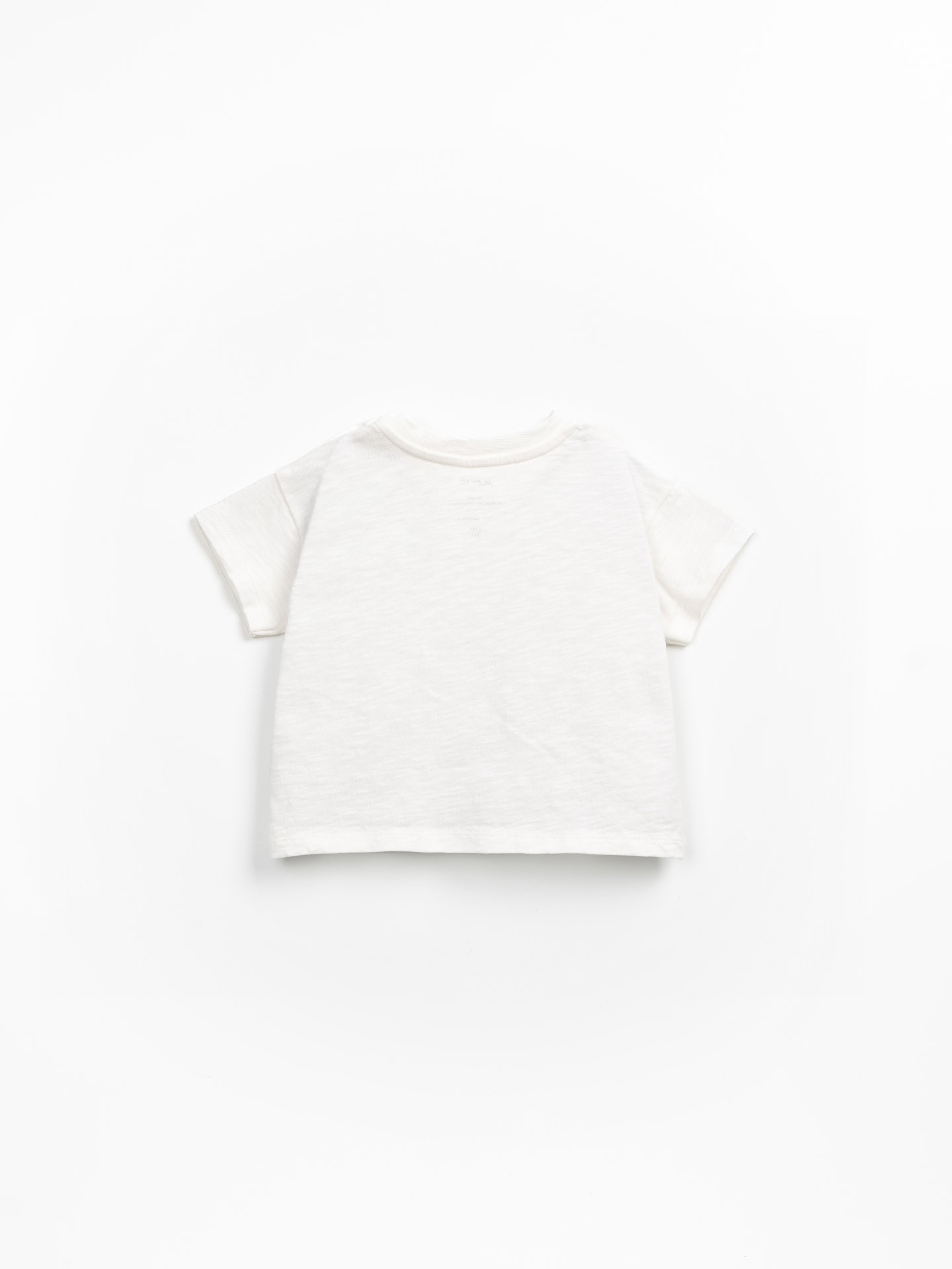 T-shirt com desenho à frente