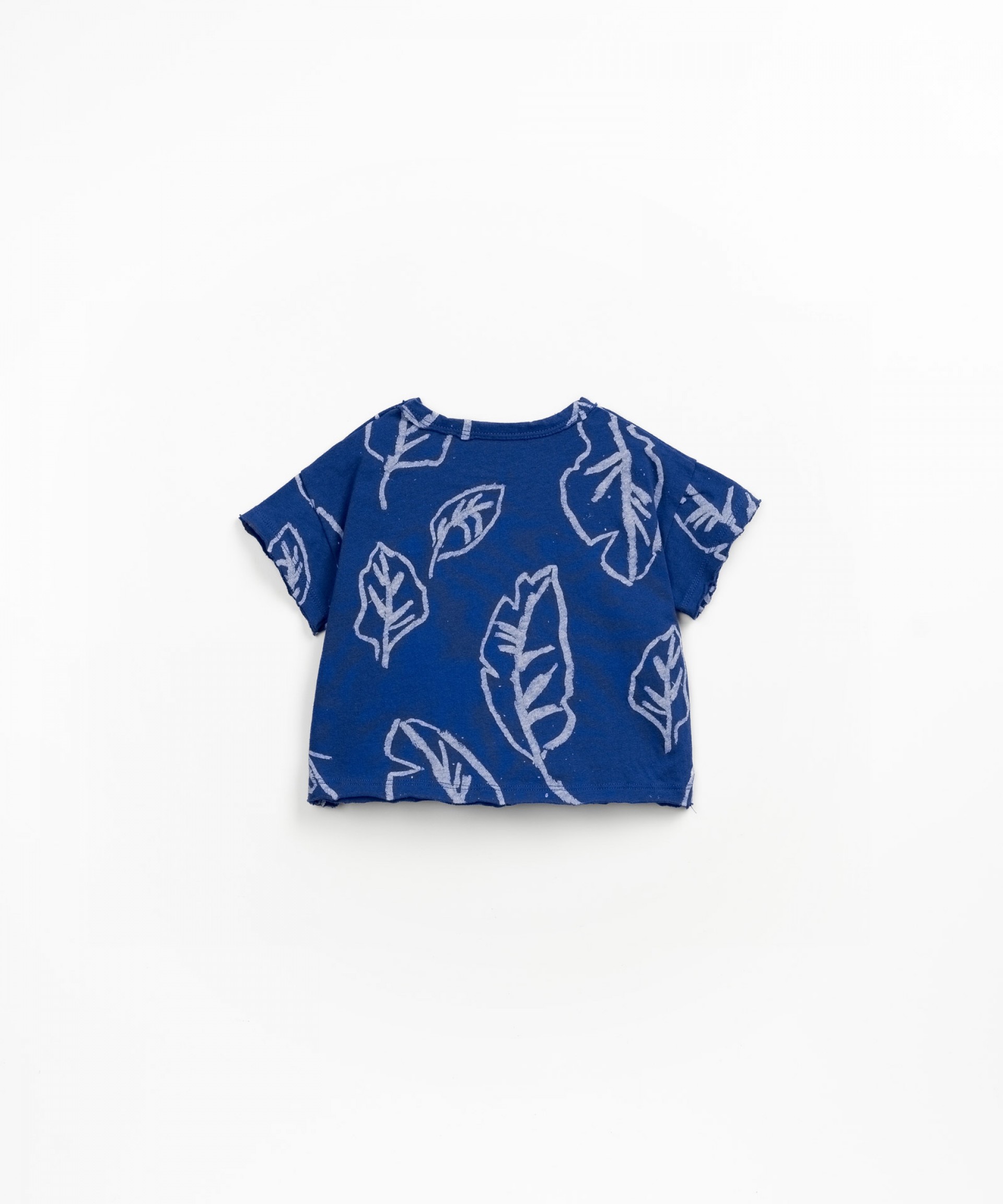 Camiseta con abertura en el hombro