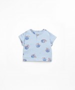 T-shirt with coconut button