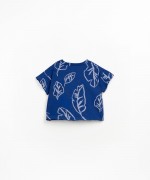 Camiseta con abertura en el hombro
