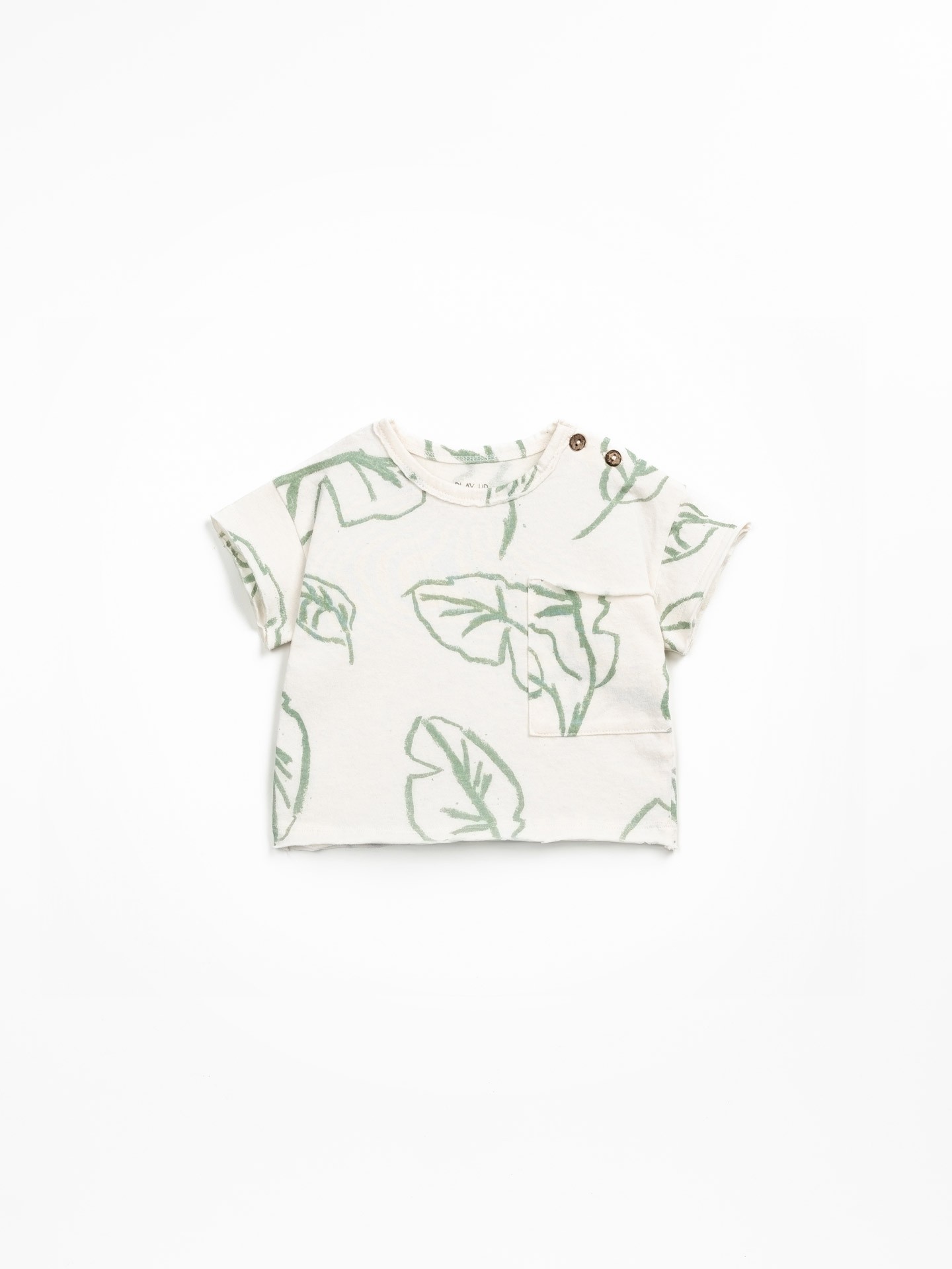 Camiseta de algodón orgánico y reciclado con hojas y botones en el hombro