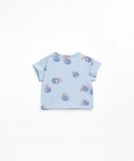 T-shirt with coconut button