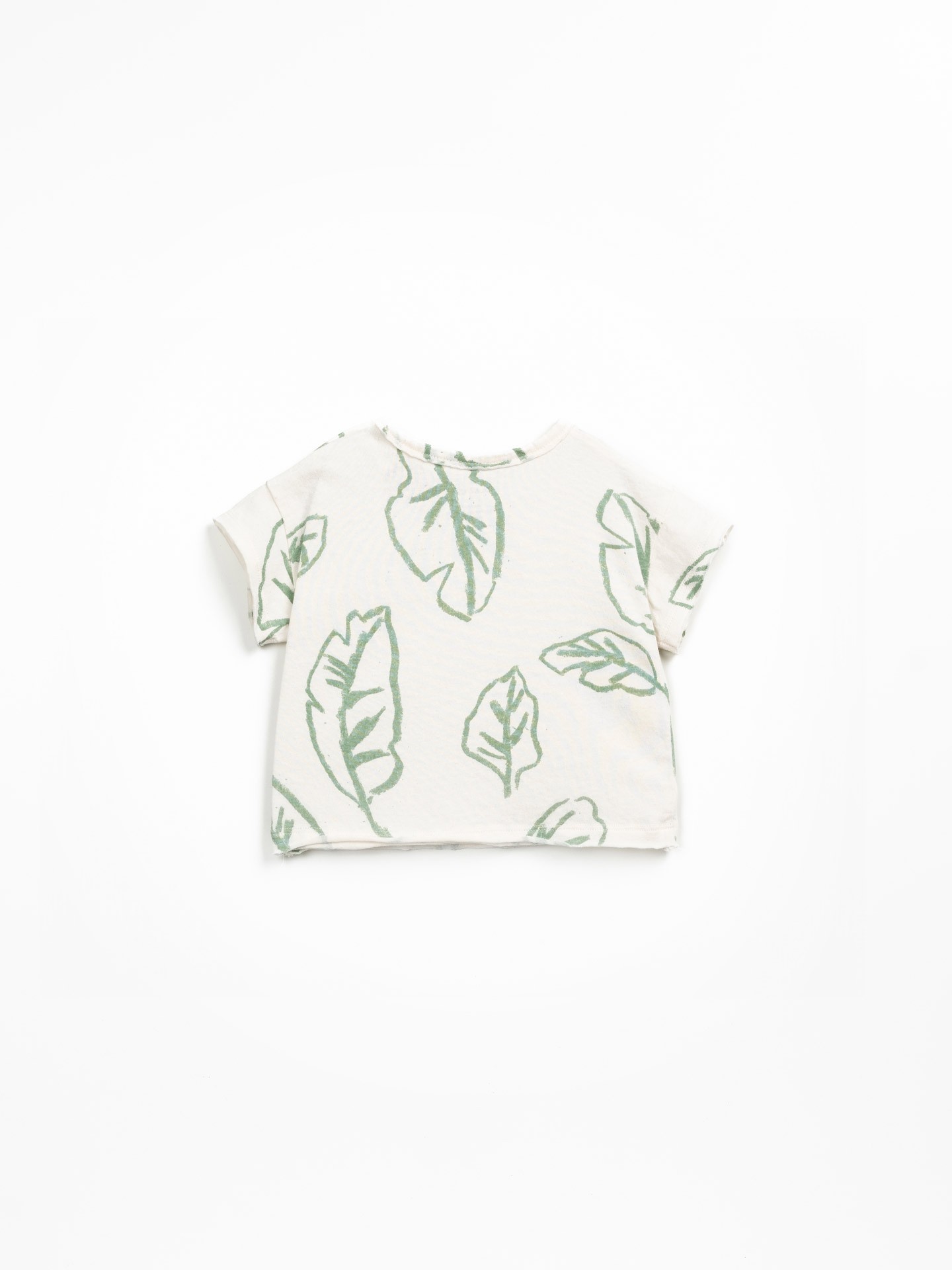 Camiseta de algodón orgánico y reciclado con hojas y botones en el hombro