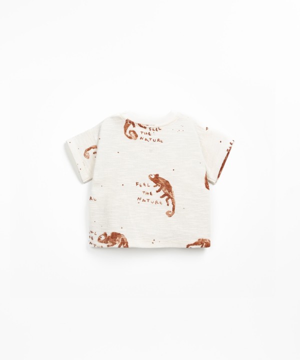 T-shirt with chameleon print