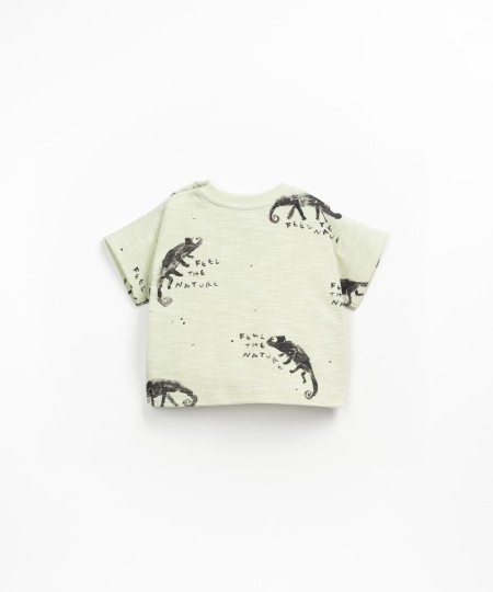 Camiseta con estampado de camaleones