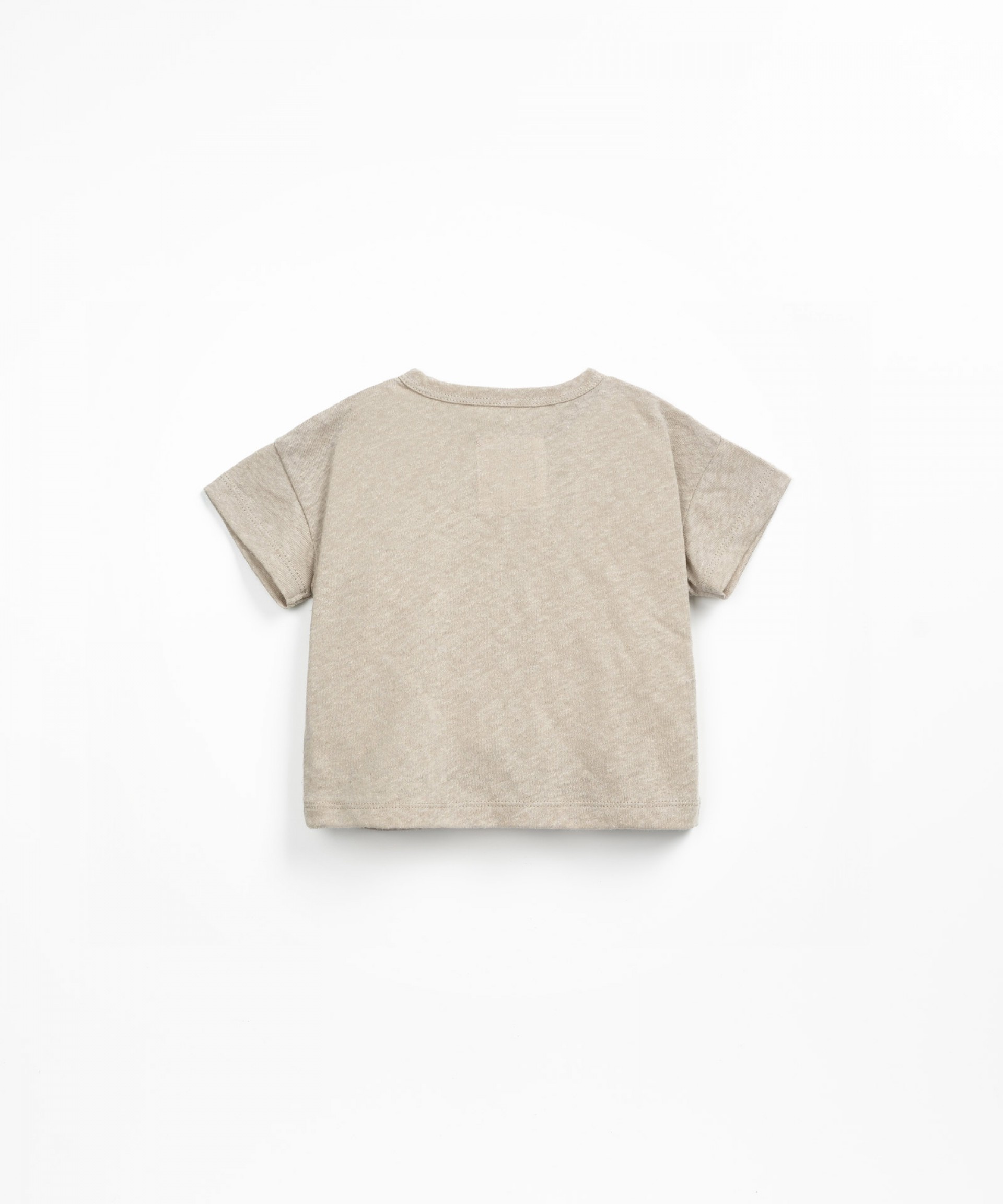 T-shirt em linho e algodo com botes de coco