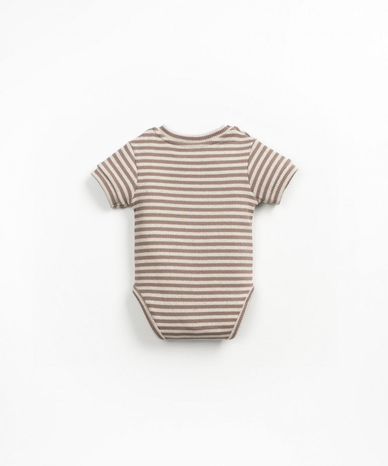 Body com padro de riscas