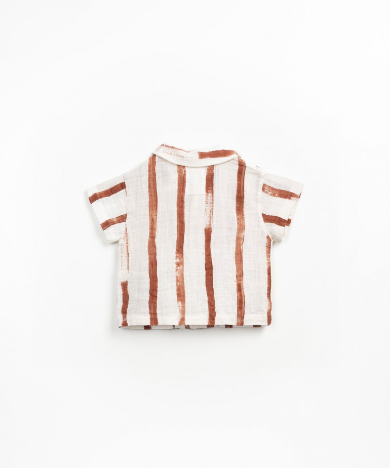 Camisa de tecido com estampado de riscas