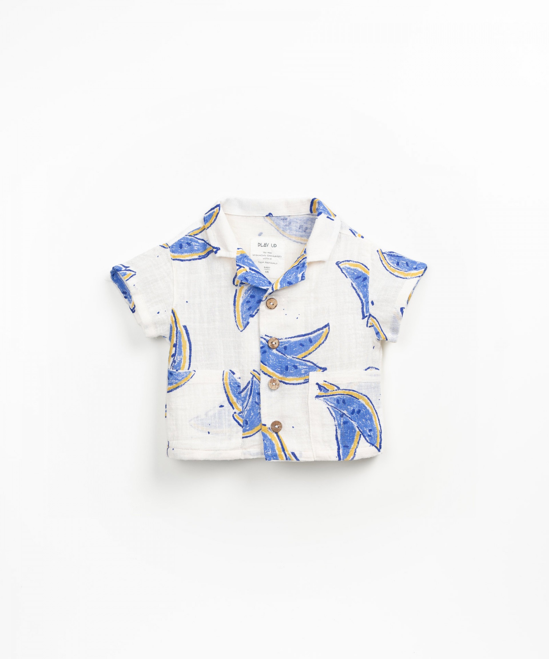 Camisa em algodo orgnico com estampado de folhas