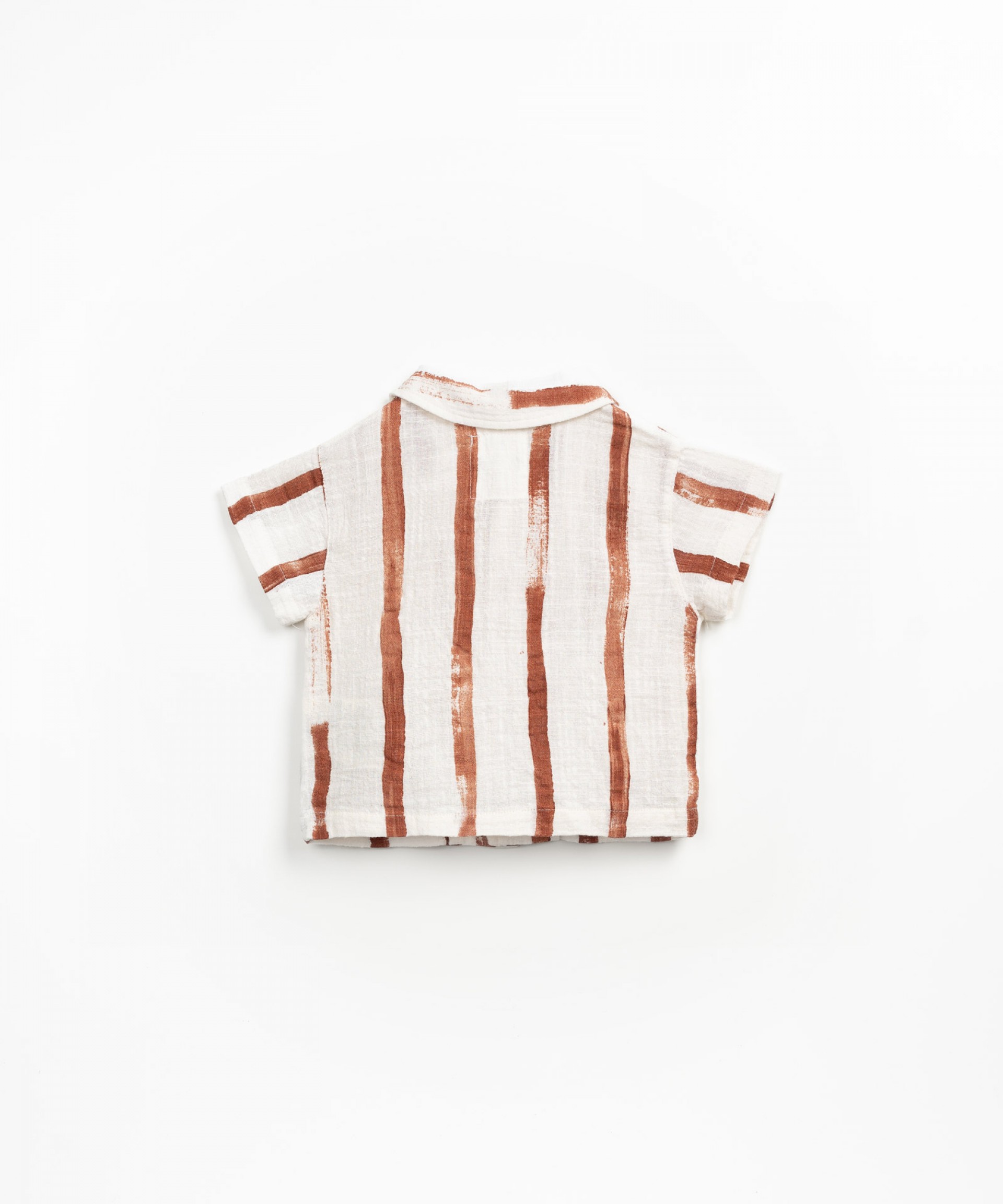 Camisa de tecido s riscas com botes em coco