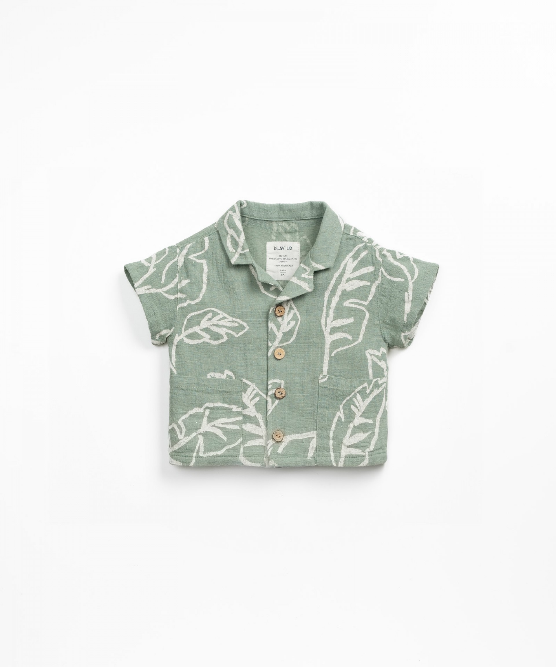 Camisa em algodo orgnico com estampado de folhas