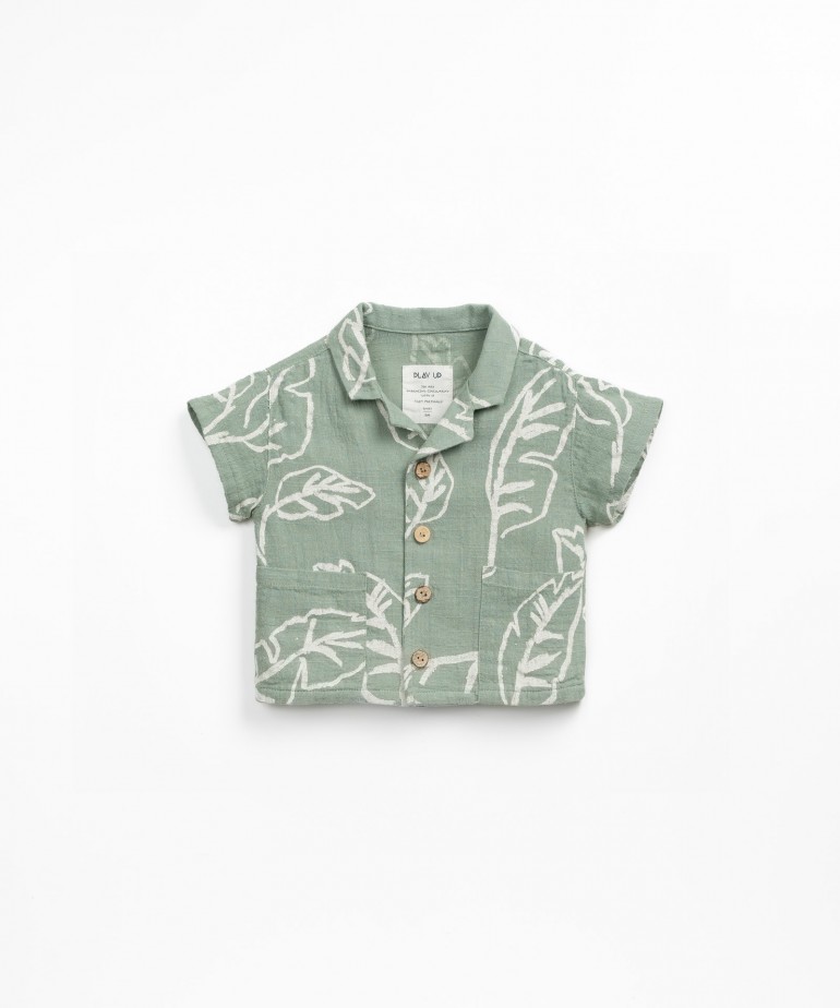 Camisa de algodo orgnico com estampado de folhas
