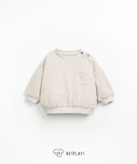 Sweatshirt with chest pocket