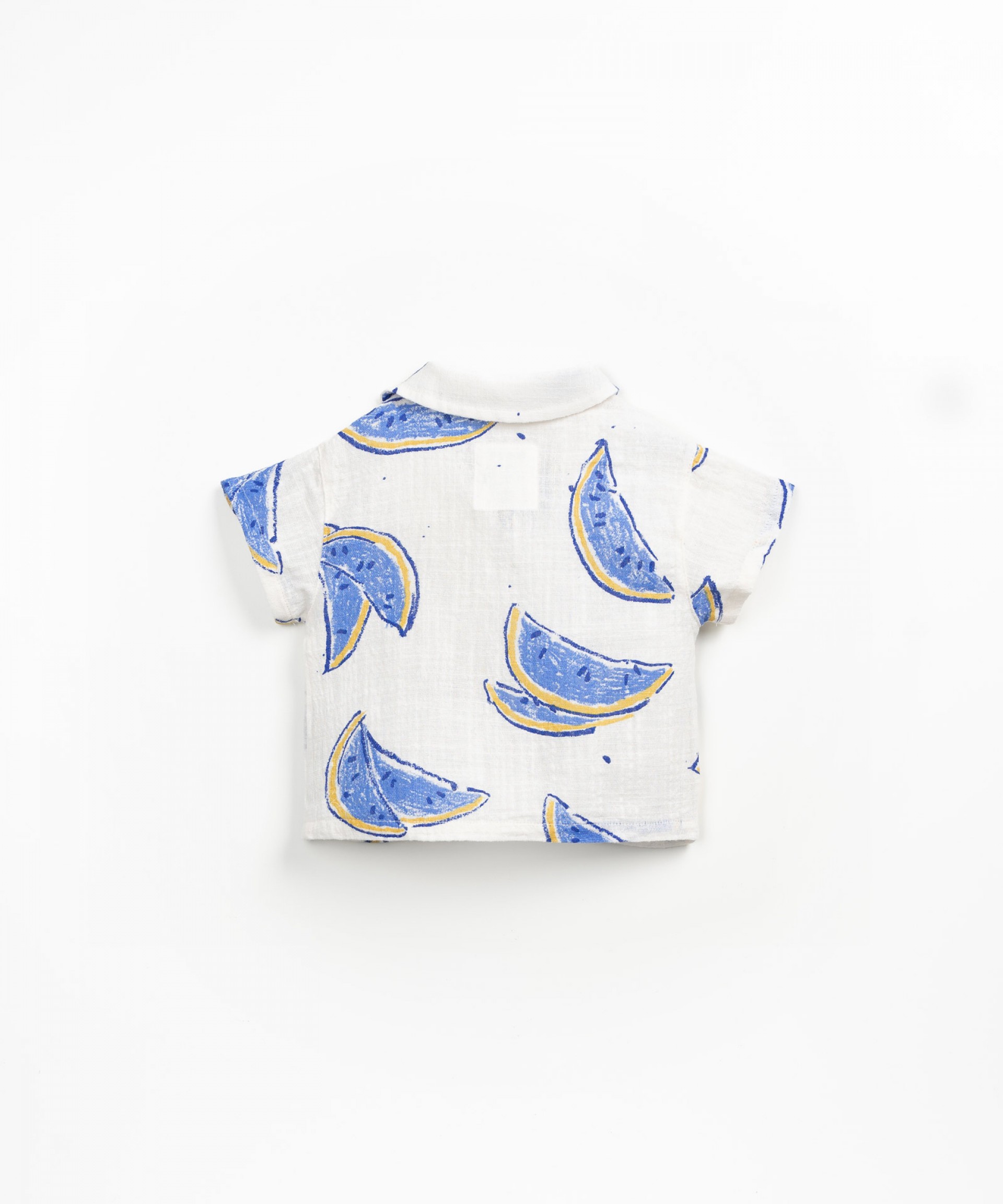 Camisa em algodo orgnico com estampado de folhas