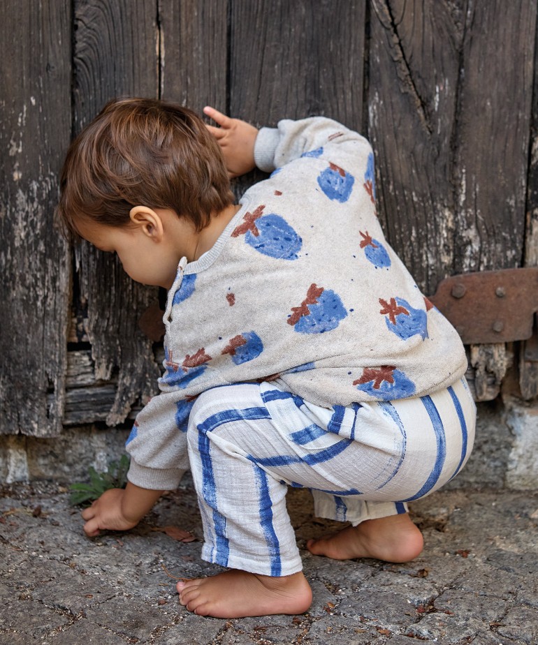 Printed sweatshirt with coconut buttons and organic cotton blend