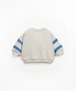 Sweatshirt com botes de coco e riscas em algodo e fibras recicladas