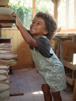 Mono de sarga con estampado de hojas