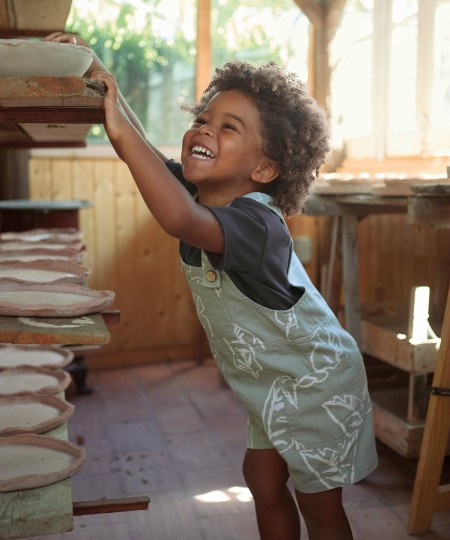 Macac�o de sarja com estampado de folhas