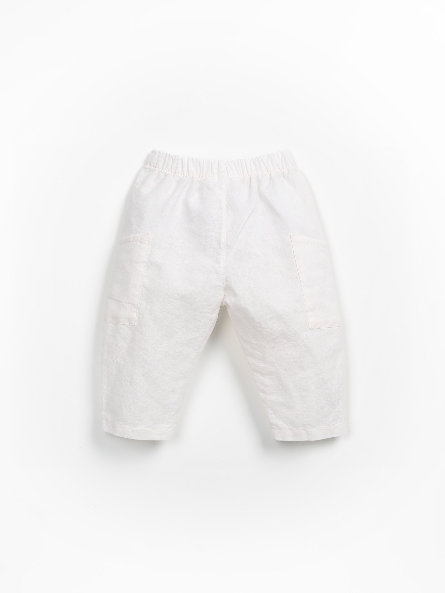 Calça de tecido com fibras naturais