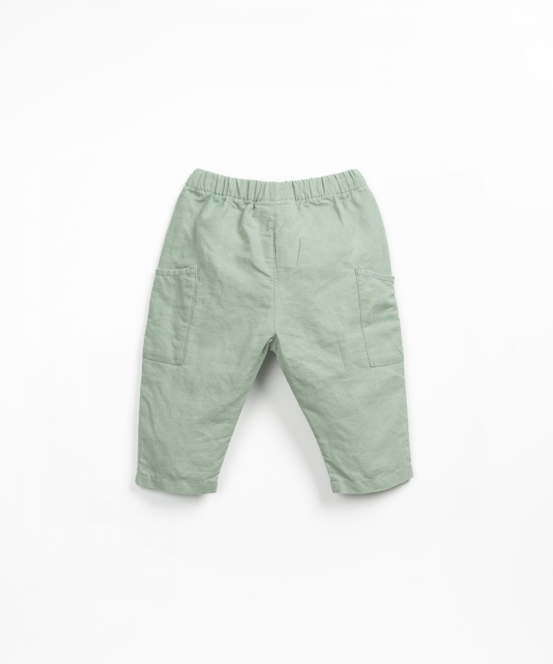 Pantaln de tela con bolsillos laterales
