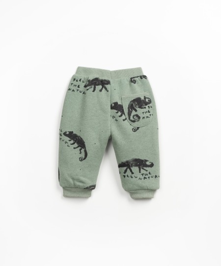 Calça de malha com estampado e bolsos