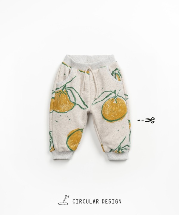 Cal�a de malha com estampado e bolsos