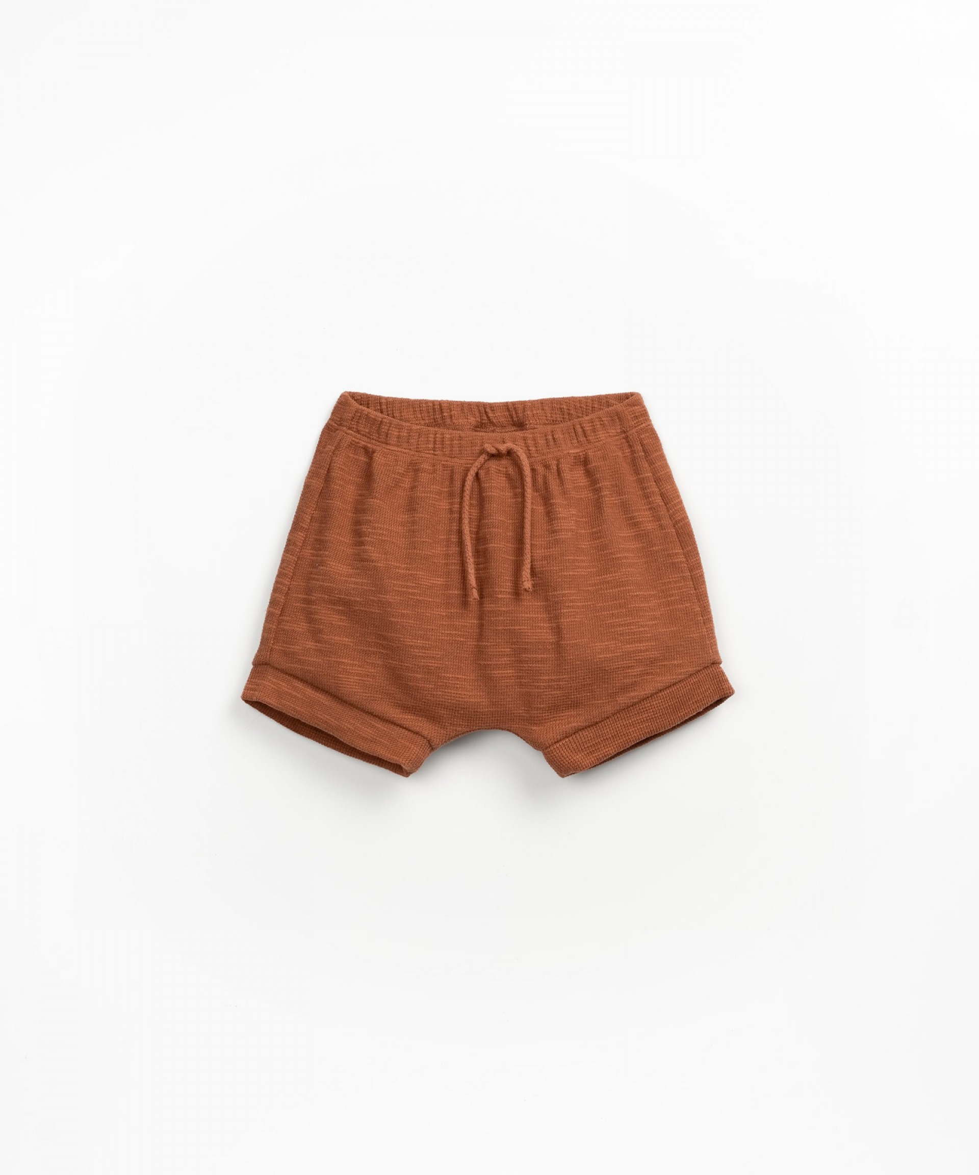 Cales em algodo orgnico com textura e bainha dobrada
