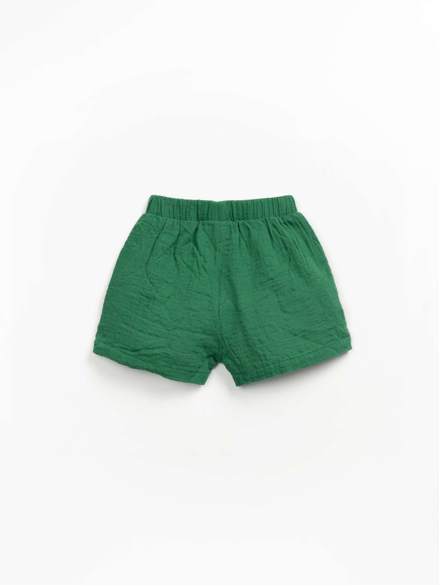 Calção de tecido com bolsos