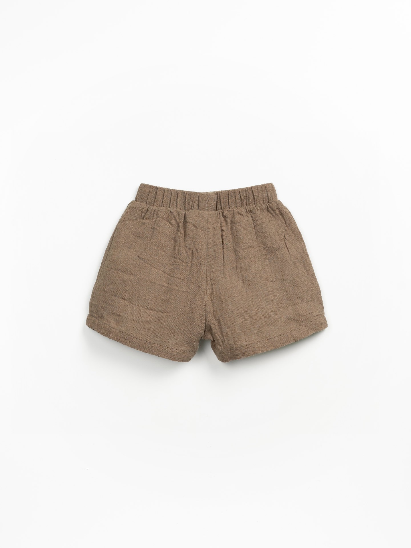 Calção de tecido com bolsos