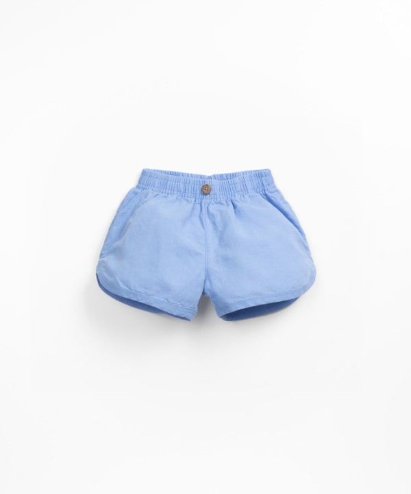 Shorts in a mixture of linen and organic cotton