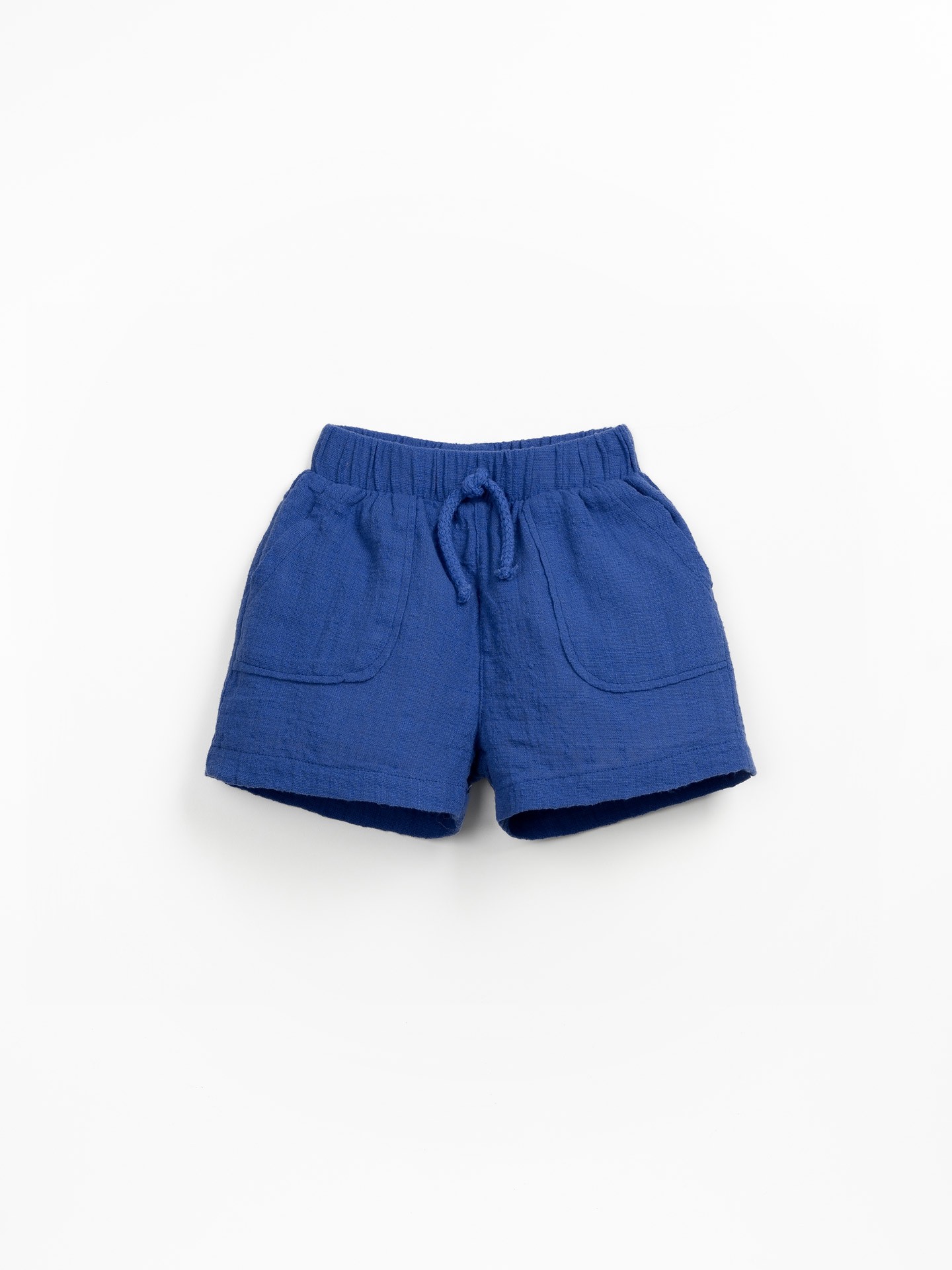 Calção de tecido com bolsos