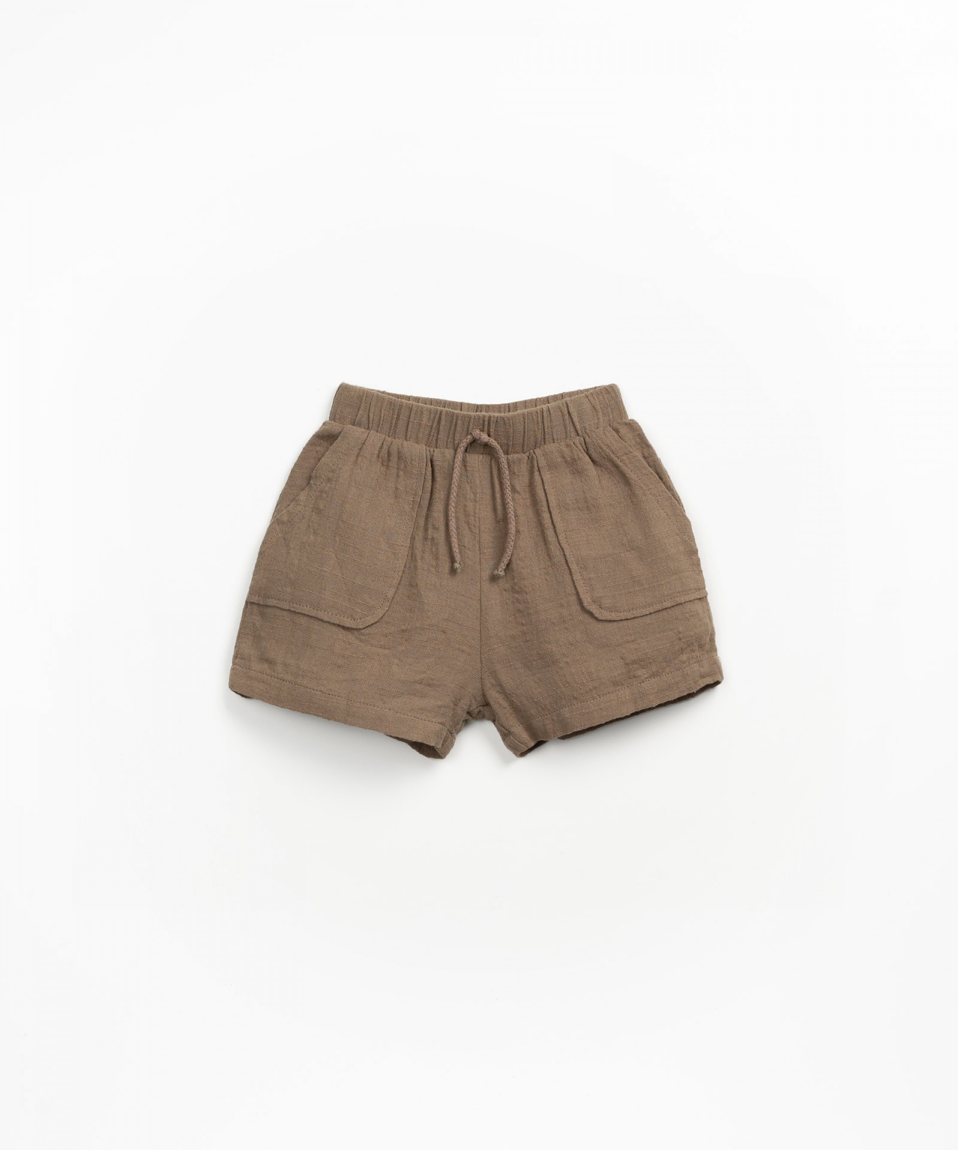 Shorts with elastic waistband and decorative drawstring