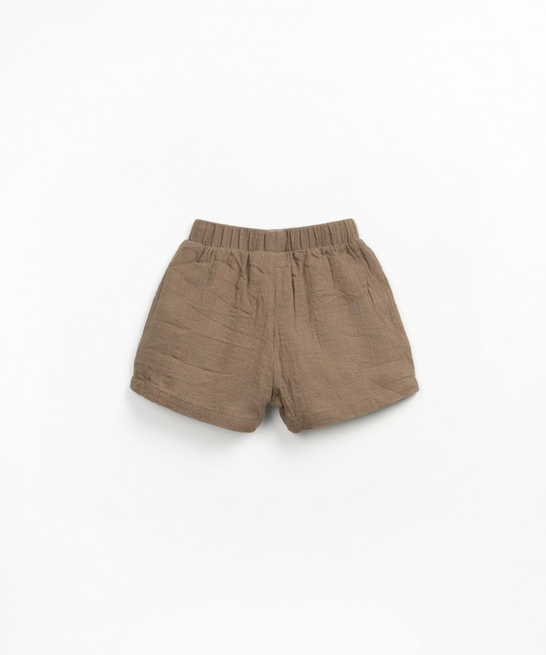 Fabric shorts with pockets