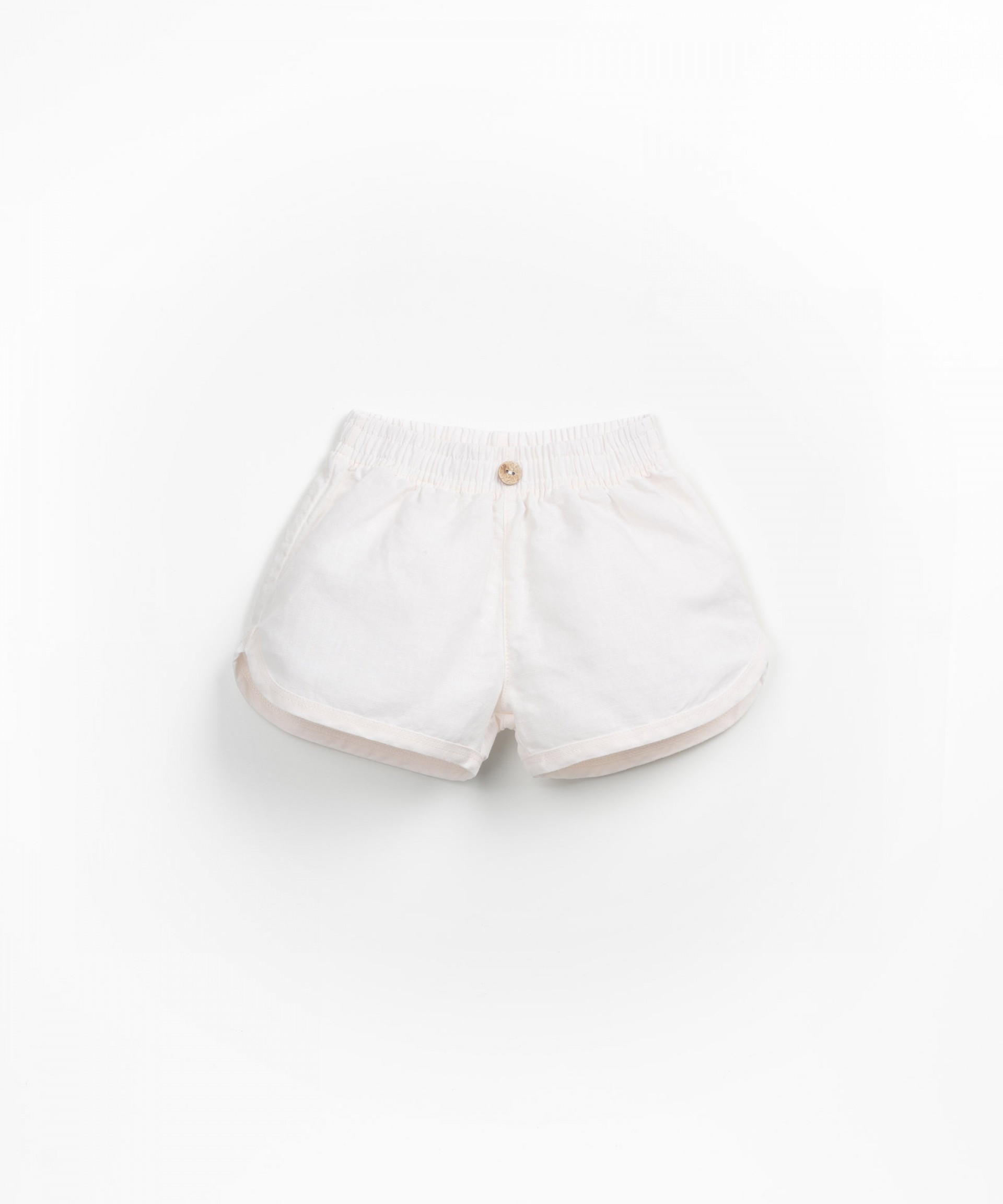 Calo com boto de coco decorativo