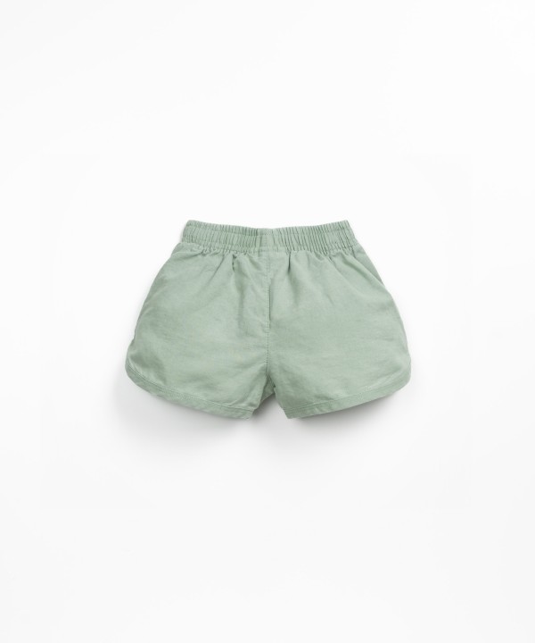 Shorts in a blend of linen and organic cotton