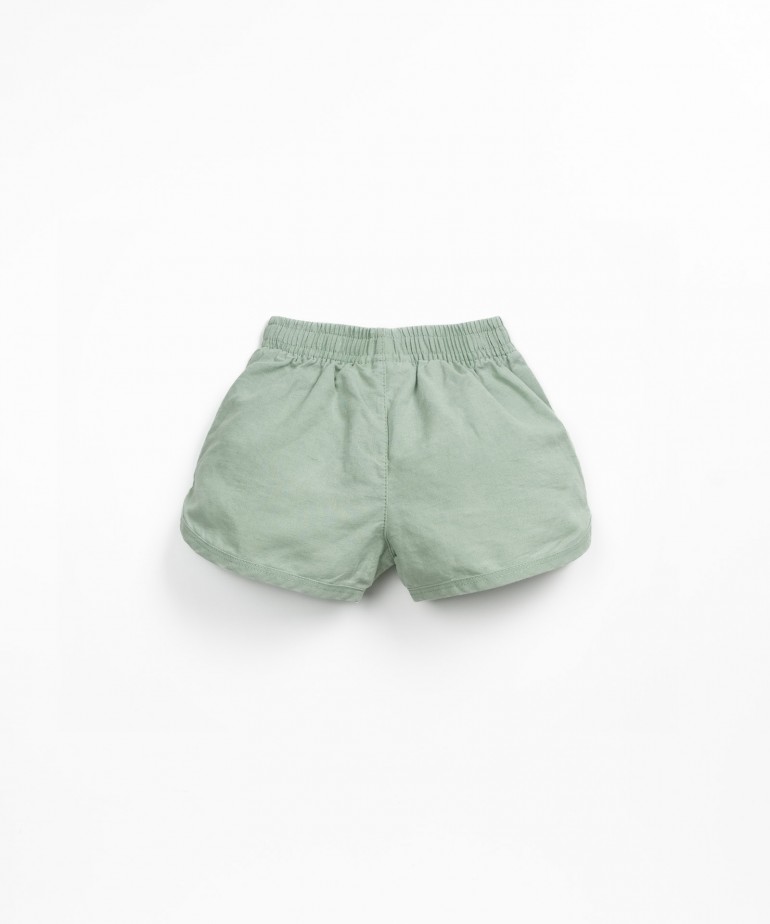 Shorts in a blend of linen and organic cotton