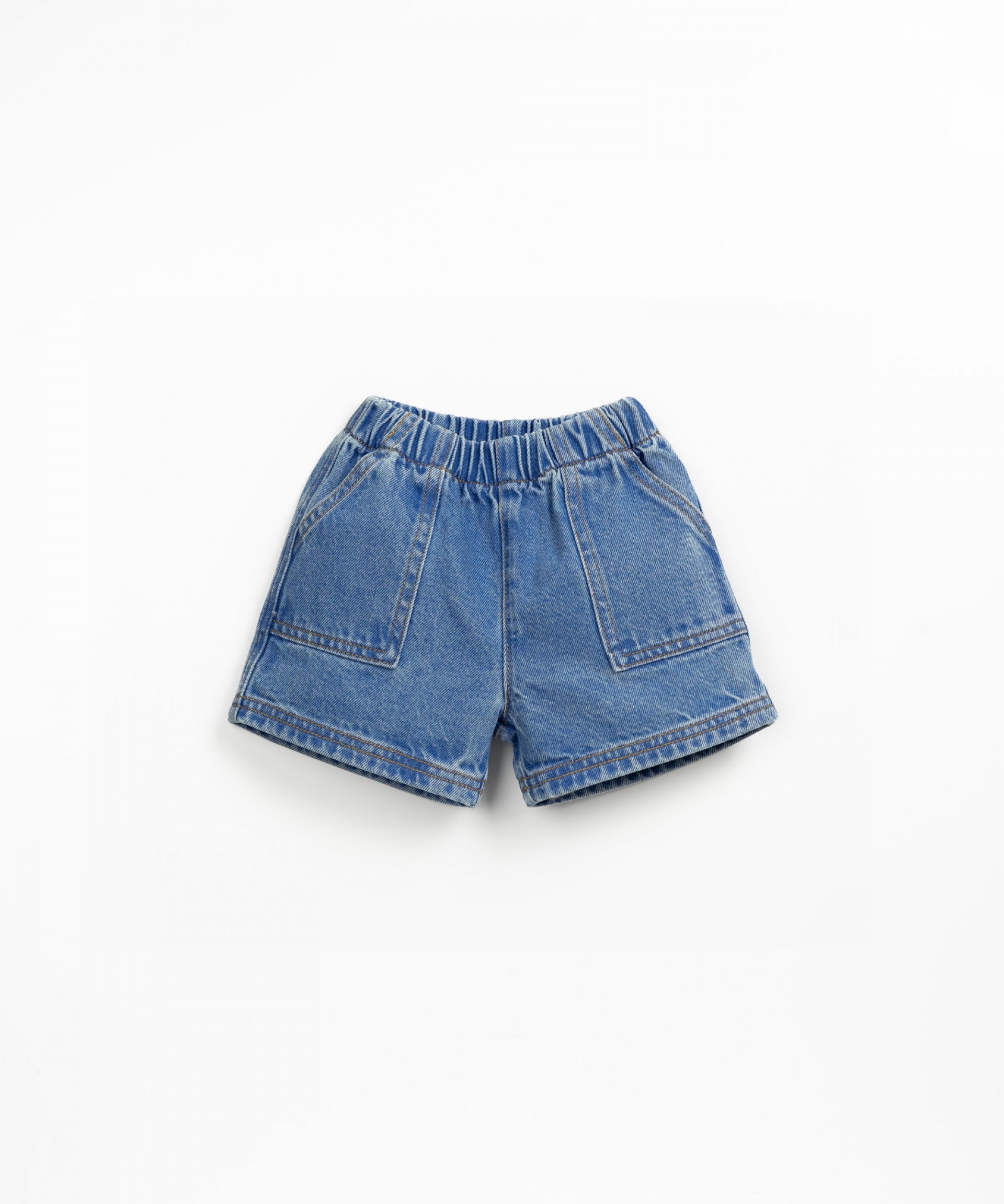 Denim shorts in organic cotton