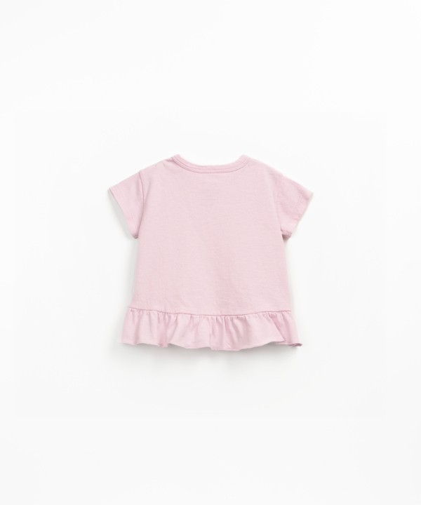 T-shirt with recycled fibers