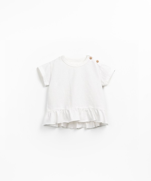 T-shirt with recycled fibers