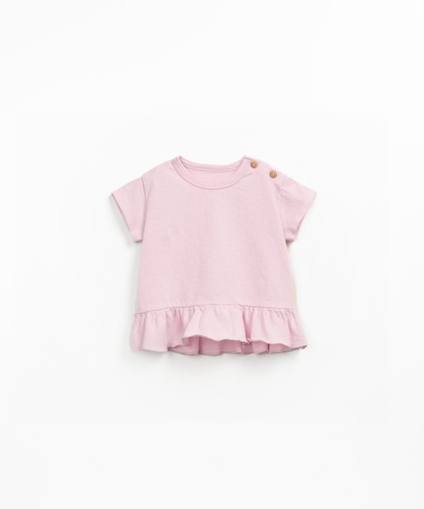 T-shirt with recycled fibers