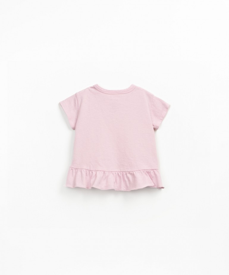 T-shirt with recycled fibers