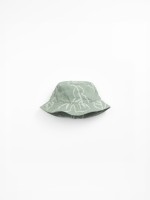 Hat with leaf print