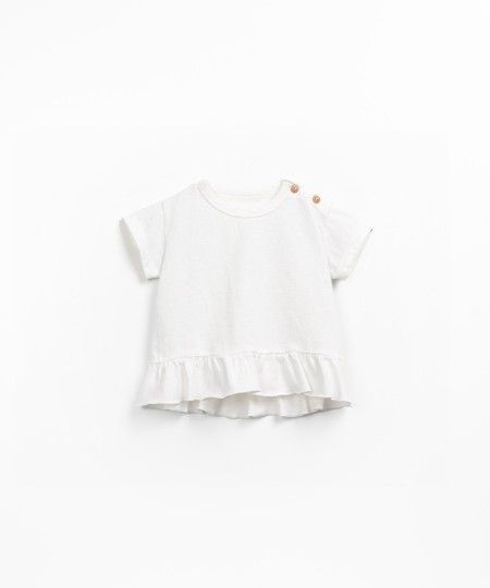 T-shirt with recycled fibers