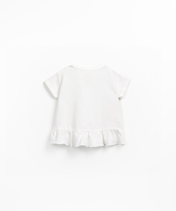 T-shirt with recycled fibers